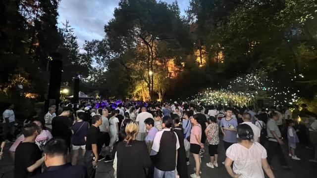 【黄山夏日畅玩计划】屯溪区花山夜游热力值拉满，“秘境潮玩”强势出圈