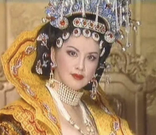 她是中国第一美妇，拍过风月片，蹲过牢离过婚，也被克林顿接见