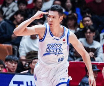 CBA排名乱套了！北京四连胜稳居第一，辽宁险胜排第二，黑马第五