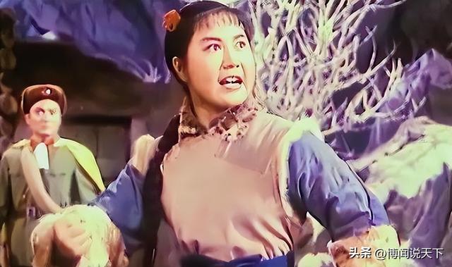 吃里扒外、永不回国？带30名演员留美不归，如今年过花甲归来