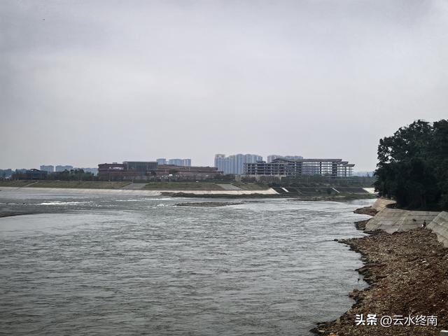 千里岷江第一镇，怎么这么冷寂？沉银宝藏、崖墓摇钱树，都白瞎了