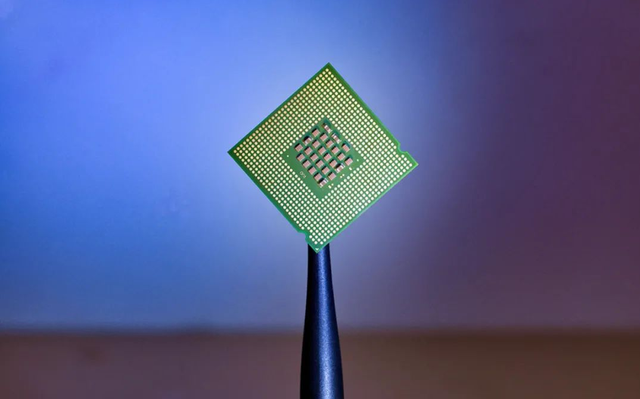 英伟达、AMD重启对华出口芯片，ASML会不会重新供货光刻机？
