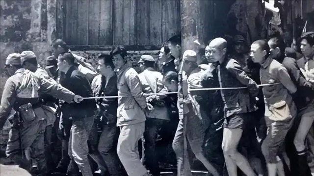 解放军在云南原始森林，发现一群男女	，他们住草棚靠野果捕猎为生