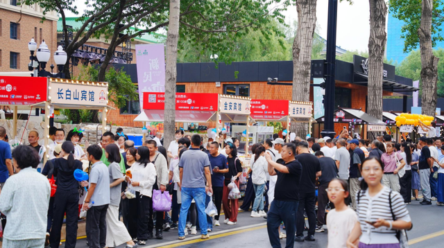 339.6万人点赞“向新”，文化与烟火点亮城市夜晚