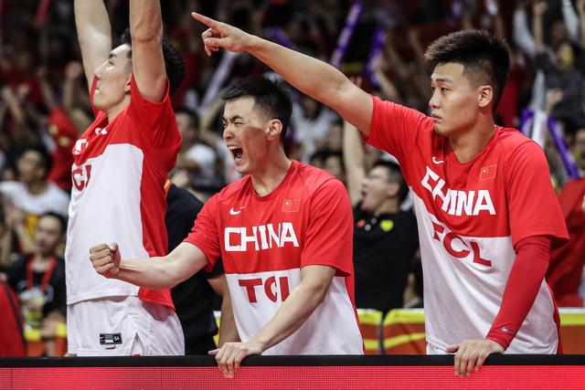 2012年伦敦奥运会上，中国男篮连输5场经历了一连串艰辛的比赛
