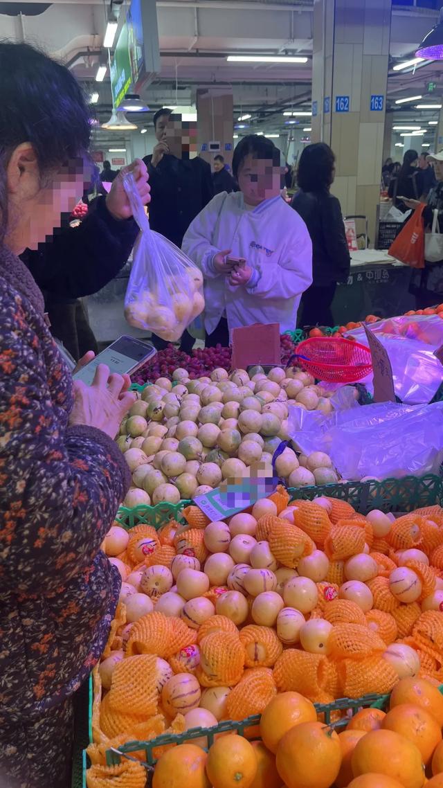 轨道直达的赶场地!地方超大,东西多,买菜这些超方便