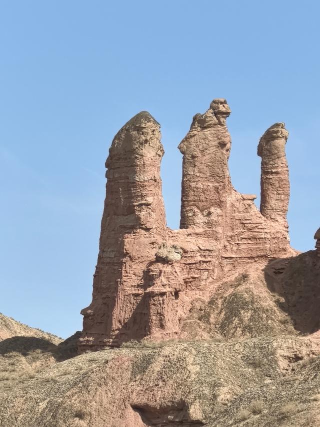 冰沟丹霞是丹霞地貌命名地 以景观独特闻名 与七彩丹霞完全不同风格