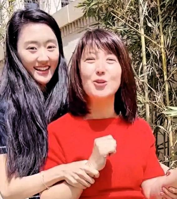 闫学晶哭穷风波大反转！儿子一句话戳破惊天真相