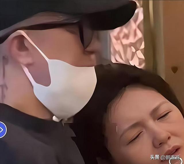 大S雕像圆满落成，具俊晔设计了9个台阶	，5块方形石头，深藏爱意