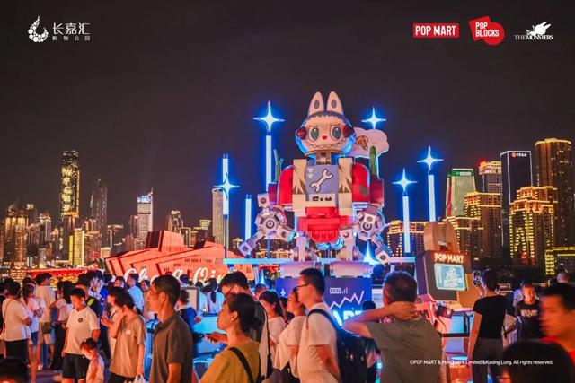 全球潮玩顶流Labubu，亮相重庆南岸！