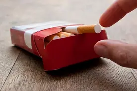 空烟盒不要扔，原来里面还藏着值钱的“宝贝”，很多人都不知道图片