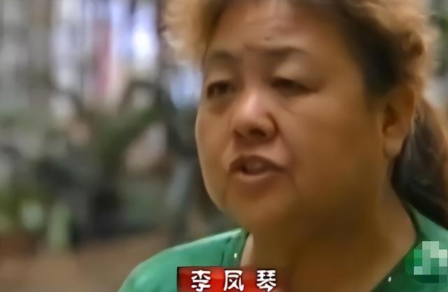武汉小伙突然死亡，母亲将他手机一起火化，下葬一年后竟接到电话