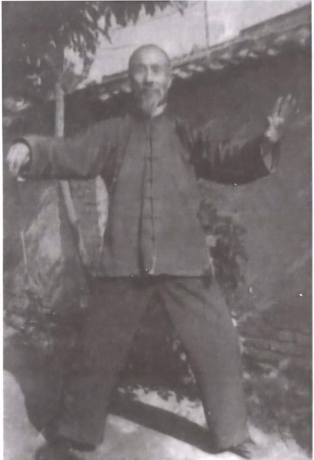 几十年练武才懂：聊聊内家拳“抬手忘肩”的奥妙，初学必看！