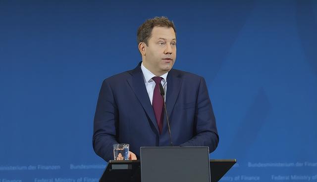 日本话音刚落，又一国介入台海，专机已经离华	，要逼中国做3件事