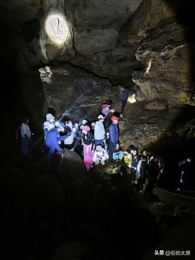山西阳泉发现一处山洞，洞口阴森诡异，内部犹如一个玄幻空间
