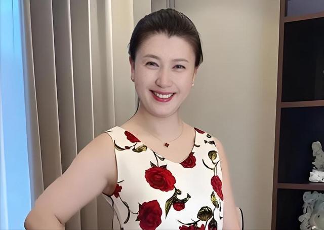 赵本山担心的事发生了！53岁闫学晶最大遗憾，是没听他一句老人言