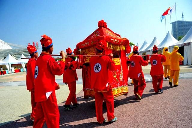 中国造不出高端发动机？日企拆开红旗车，发现中国已走在时代前面