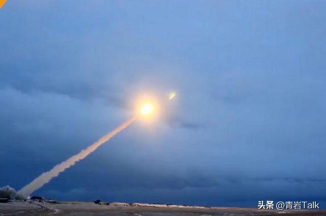 俄军三面合围红军城！5000乌军陷死地，特朗普送来更坏消息