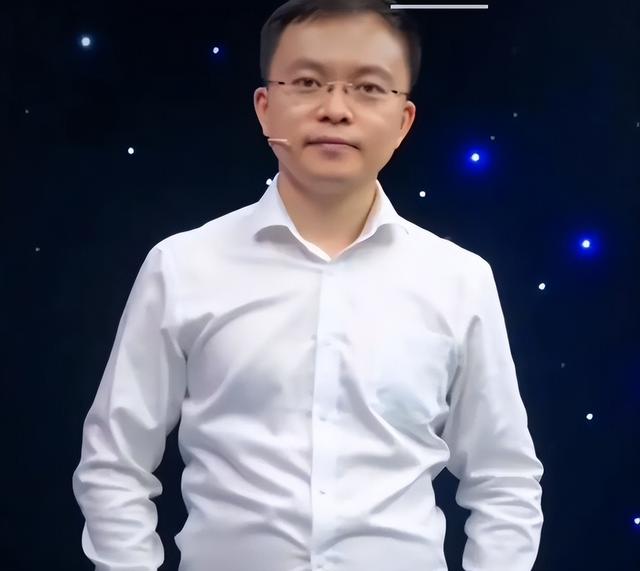 世道不公平！2023年蔡磊抱怨：我爷爷50岁去世，父亲47岁离世