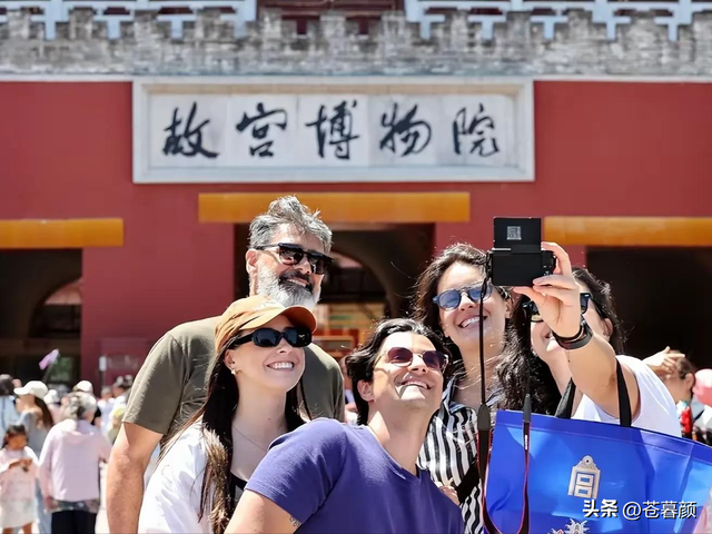 大量美国游客涌入中国，玩了几天后，不吹不黑，中国比美国强多了