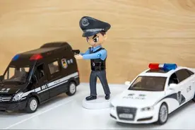 警察依法配枪，但是，基层警察不愿意配枪原因分析图片