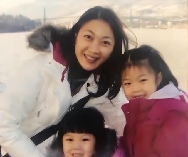 56岁广州美女蒋文端仍美貌出众，现在还当了领导，已嫁富商生女