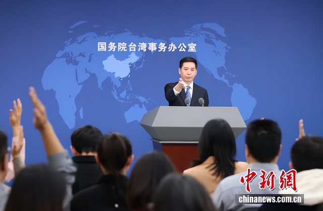 郑丽文不装了？国台办回应武统后，郑丽文宣称：绝不放弃武力保台