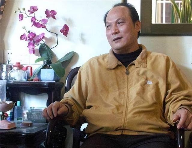 杨振宁去世后，翁帆再发文，49岁无子女的她，早已被安排好了后路