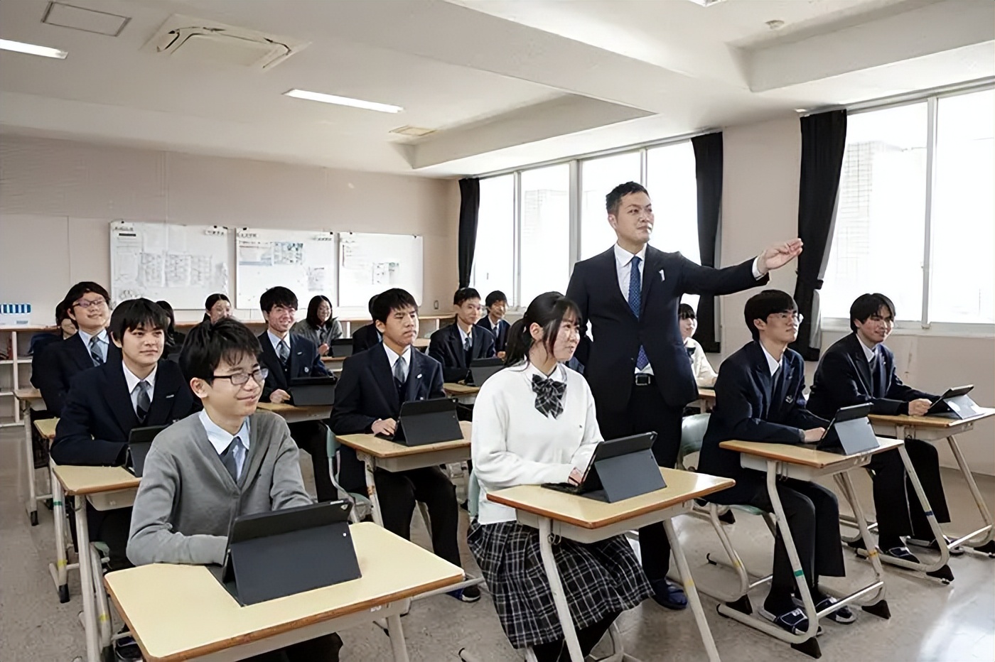 请输入图片描述 请输入图片描述