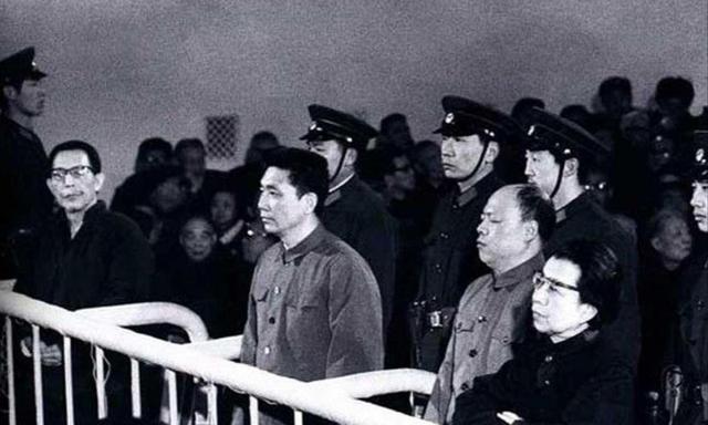 他是河北唐山市委原副书记，1981年被撤职，1982年开除党籍