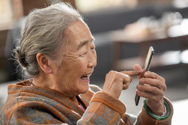 如果想让你的孙子很多年后依然记得你，那就请和孩子玩游戏吧