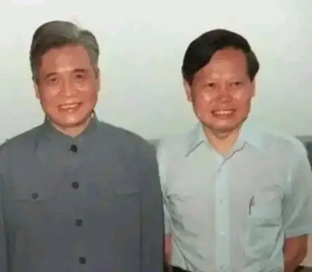 杨振宁百岁 “没负稼先”：从西南联大到八宝山公墓，友情满满！