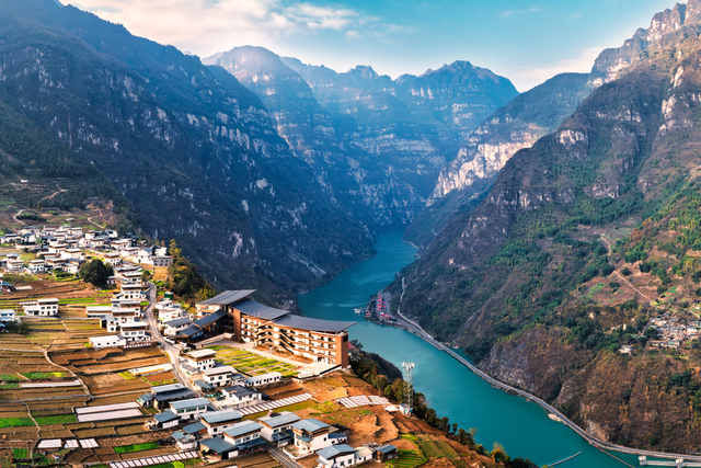 知道小凉山彝乡峡谷有多壮观吗？城巴佬！