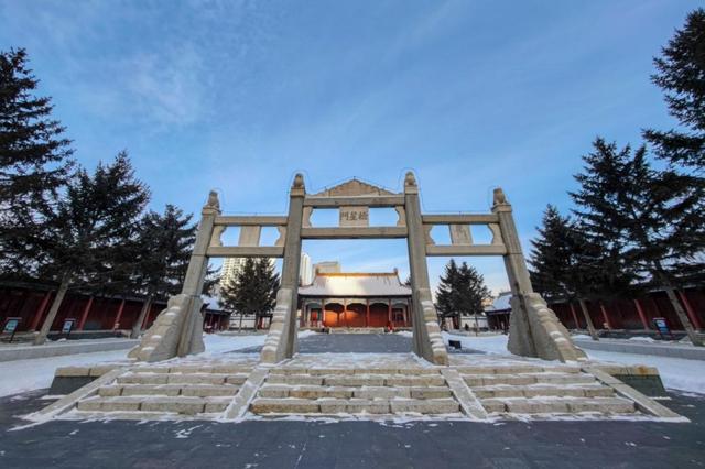 当肉夹馍邂逅锅包肉：双城共绘冰雪“丝路”新篇章