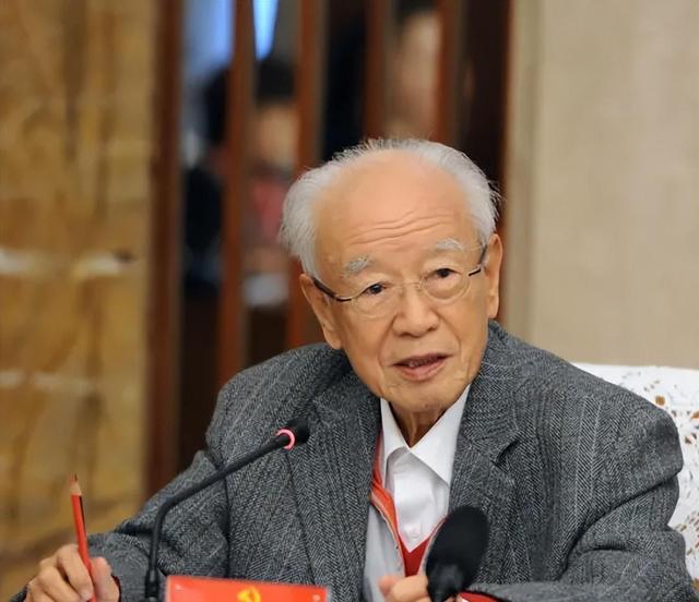 他是华国锋的亲家	，担任山西一把手8年，功勋卓著，活了95岁