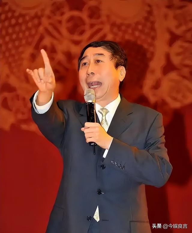 闫学晶没想到，2026年刚开年	，老搭档冯巩就给她上了生动一课