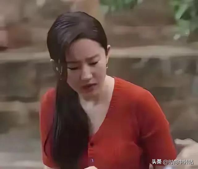 38岁的刘亦菲，像中年妇女，圆润了不少，和普通人一样有点丰润