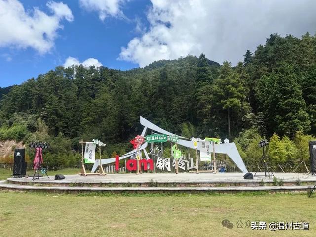 这个凭借21℃的天然清凉悄然“出圈”的森林小镇,别具异域风情!