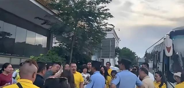 谁能想到花了三四千准备安心旅游，最后成了烈日下无助的“烤肉”