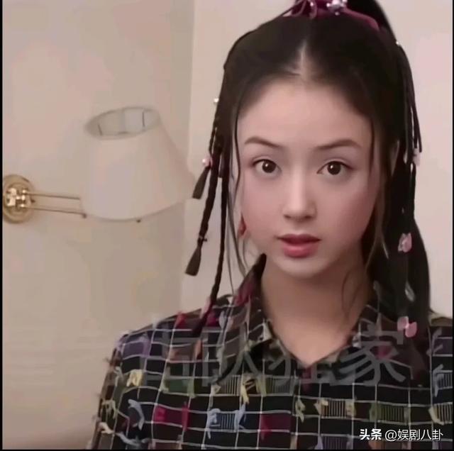 女演员千万别整容！《归队》42岁蒋欣与38岁袁姗姗对比，差别很大