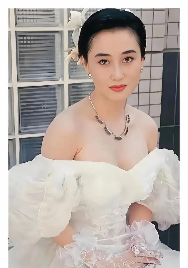 2005年黄秋燕再婚，在美国开了美容院日子温馨幸福，现定居北京
