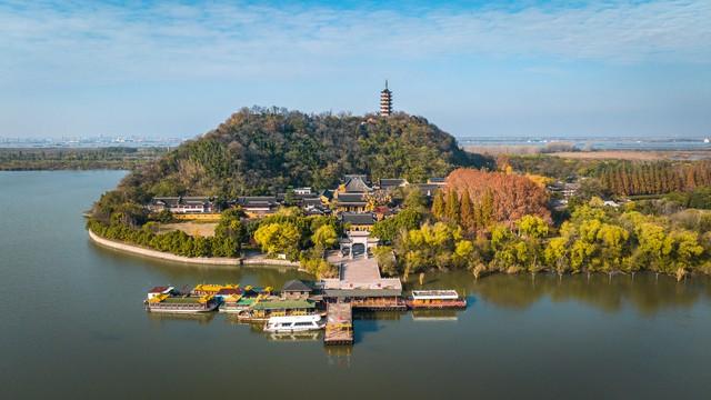 江苏深秋封神路线！红叶燃山野，银杏铺禅径，13城秋韵一次锁死