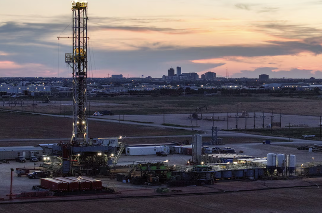 金价被喊到5000美元、油价跌回6元！这轮全球价表在提醒什么？