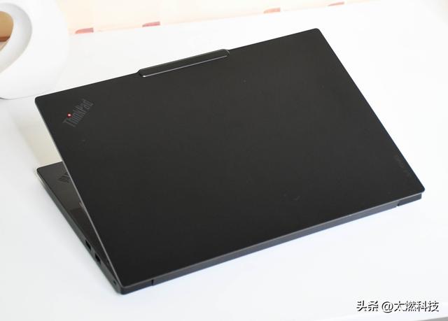 ThinkPad E14 2025超能版商务笔记本测评：焕然一新，全能实力派