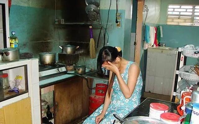 他从医院带走上万个被堕胎的婴尸，养了100个孩子，15年后成传奇