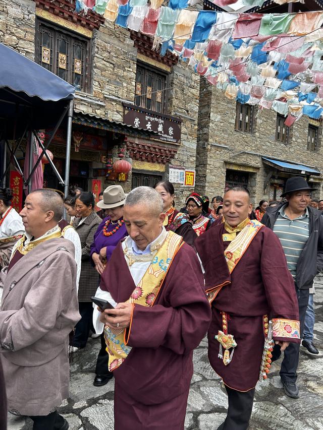 踏迹寻音：在阿坝理县，桃坪羌寨与甘堡藏寨的时空对话