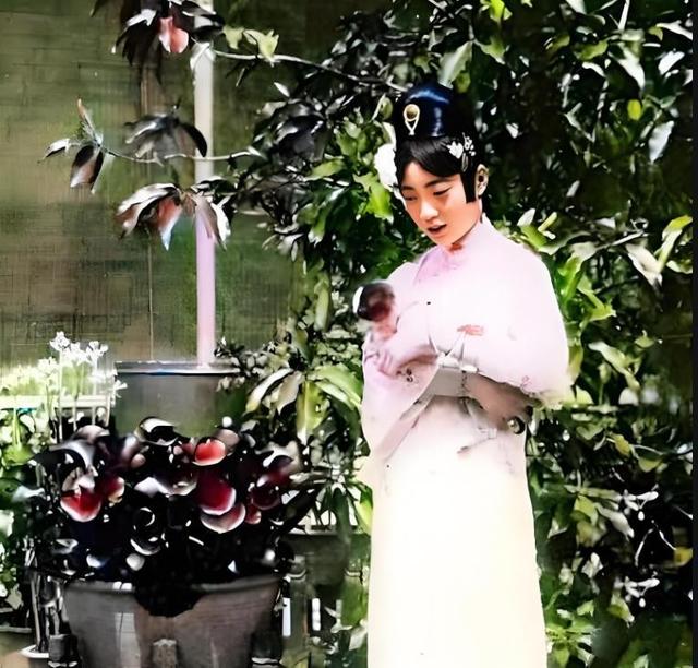 这就是溥仪皇后婉容的真实样貌，非演员扮演，货真价实的罕见照片