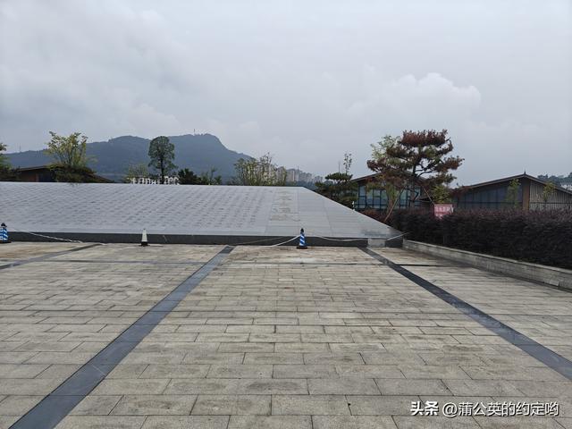 江边古镇风景不错，值得一看