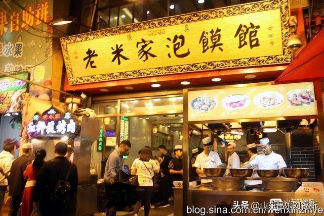 秋雨中的“西安回民街”街市（“陕西之旅”之六）