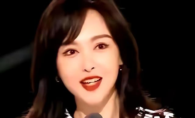 陪睡陪玩只是冰山一角！袭警、集体嫖娼、舔手指，各个离谱且意外